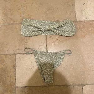 Stone Fox Swim Lele top and Tati bottom in sage daisy size small